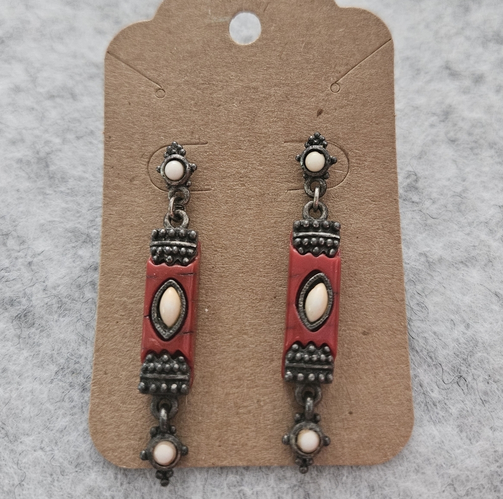 Vintage Red‎ Cream Rectangle Dangle Earrings With Dark Silver Tone
